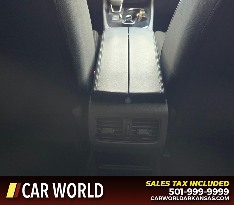 Nissan Rogue Vehicle Full-screen Gallery Image 19