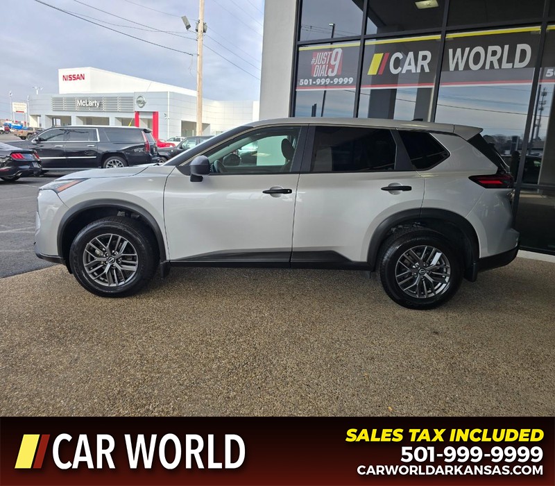 Nissan Rogue Vehicle Full-screen Gallery Image 4