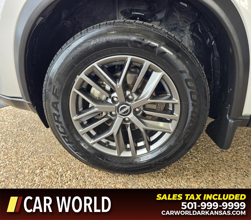 Nissan Rogue Vehicle Full-screen Gallery Image 6