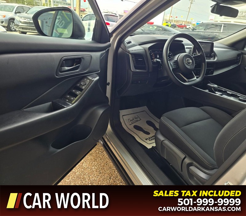 Nissan Rogue Vehicle Full-screen Gallery Image 7