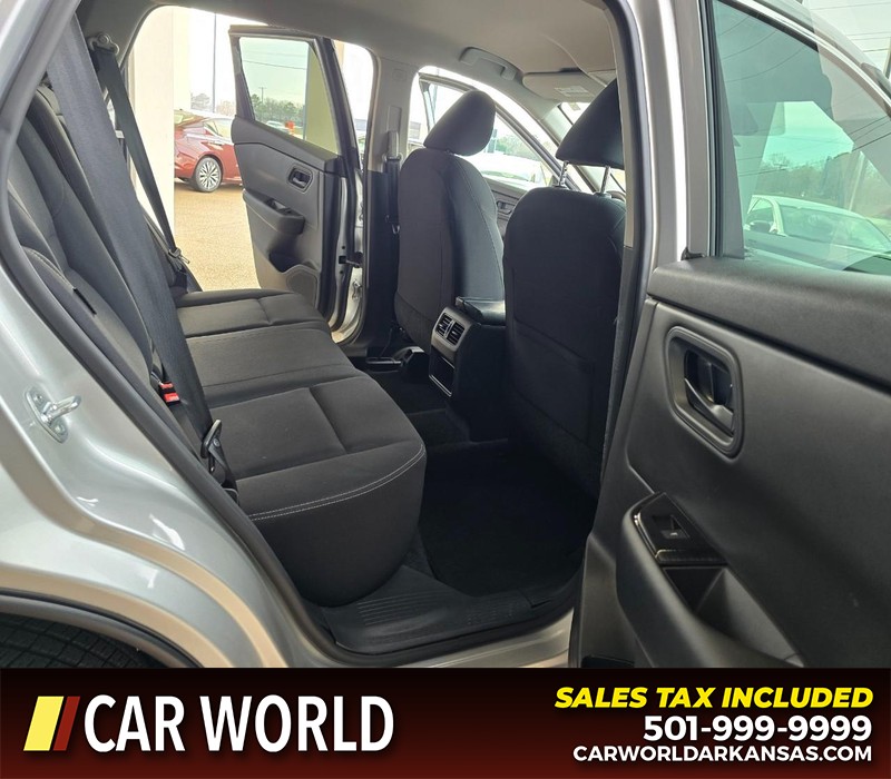 Nissan Rogue Vehicle Full-screen Gallery Image 12