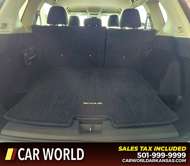 Nissan Rogue Vehicle Full-screen Gallery Image 13