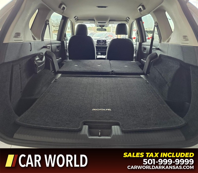 Nissan Rogue Vehicle Full-screen Gallery Image 14