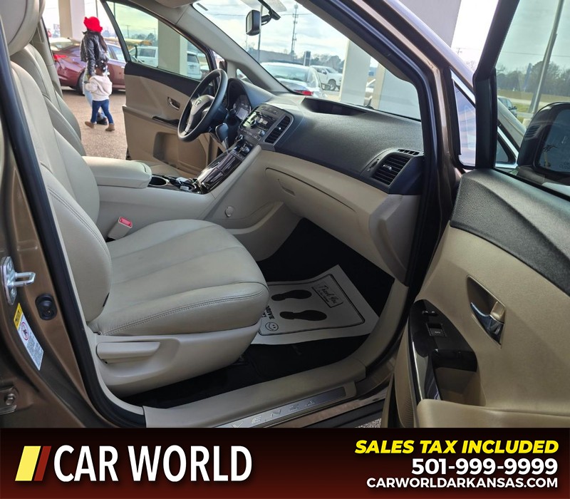 Toyota Venza Vehicle Full-screen Gallery Image 11