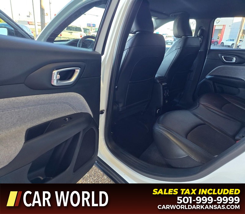 Jeep Compass Vehicle Full-screen Gallery Image 9