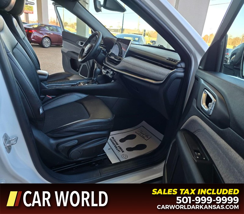 Jeep Compass Vehicle Full-screen Gallery Image 11