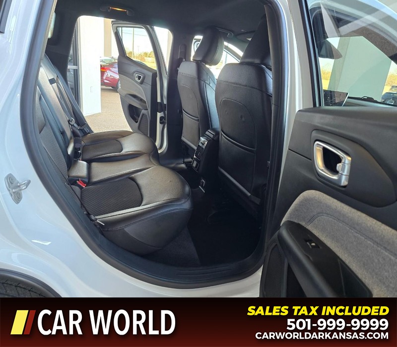 Jeep Compass Vehicle Full-screen Gallery Image 12