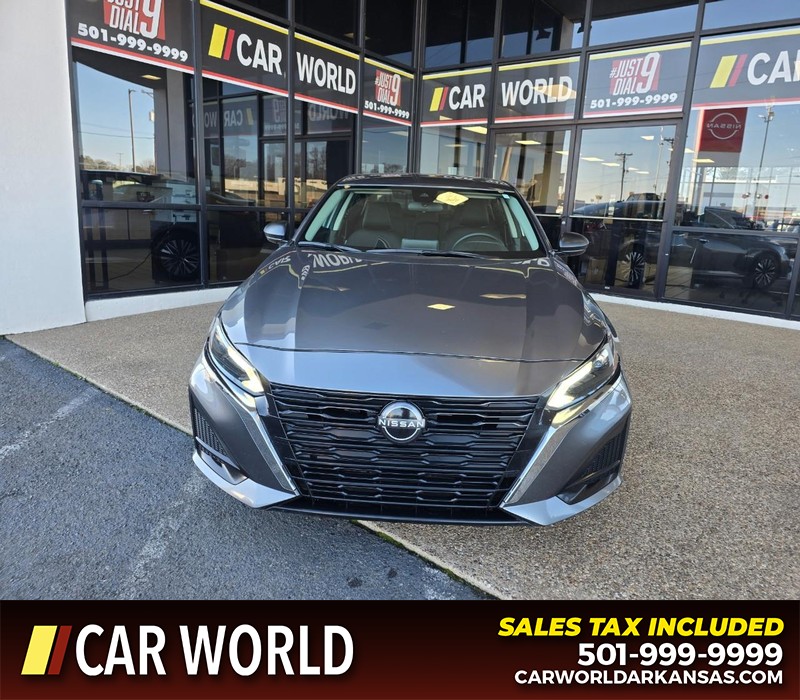 Nissan Altima Vehicle Full-screen Gallery Image 2