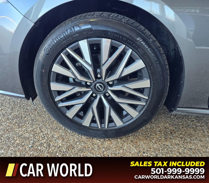 Nissan Altima Vehicle Full-screen Gallery Image 6