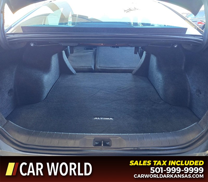 Nissan Altima Vehicle Full-screen Gallery Image 14