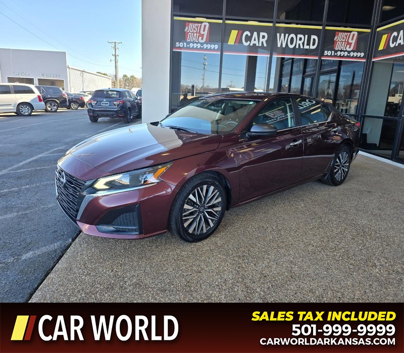 Nissan Altima Vehicle Full-screen Gallery Image 3