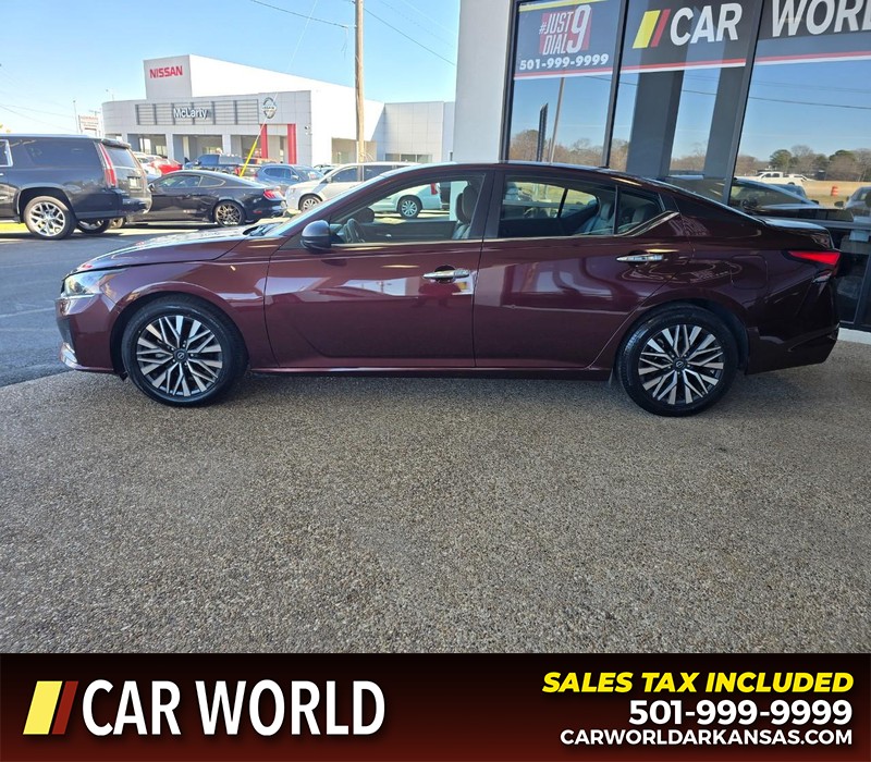 Nissan Altima Vehicle Full-screen Gallery Image 4