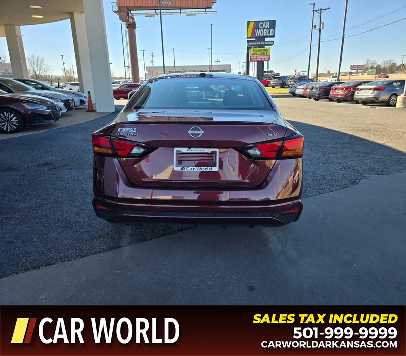 Nissan Altima Vehicle Full-screen Gallery Image 5