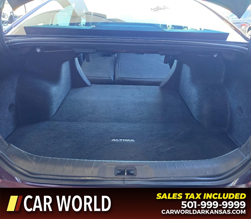Nissan Altima Vehicle Full-screen Gallery Image 14