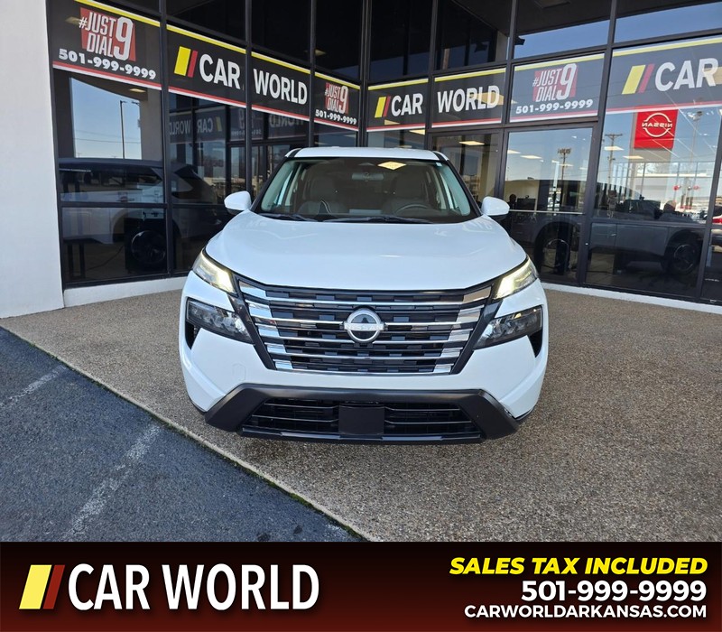 Nissan Rogue Vehicle Full-screen Gallery Image 2