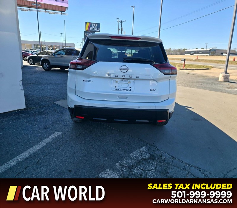 Nissan Rogue Vehicle Full-screen Gallery Image 5