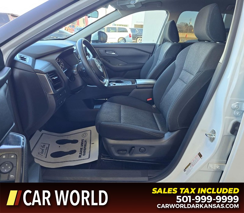 Nissan Rogue Vehicle Full-screen Gallery Image 8