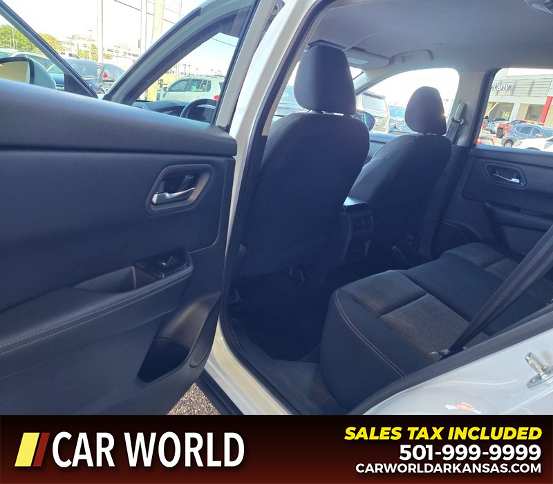 Nissan Rogue Vehicle Full-screen Gallery Image 9