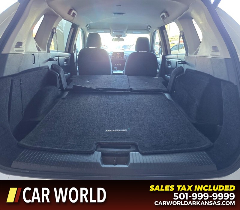 Nissan Rogue Vehicle Full-screen Gallery Image 14