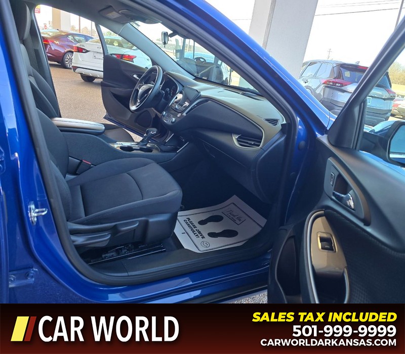 Chevrolet Malibu Vehicle Full-screen Gallery Image 11