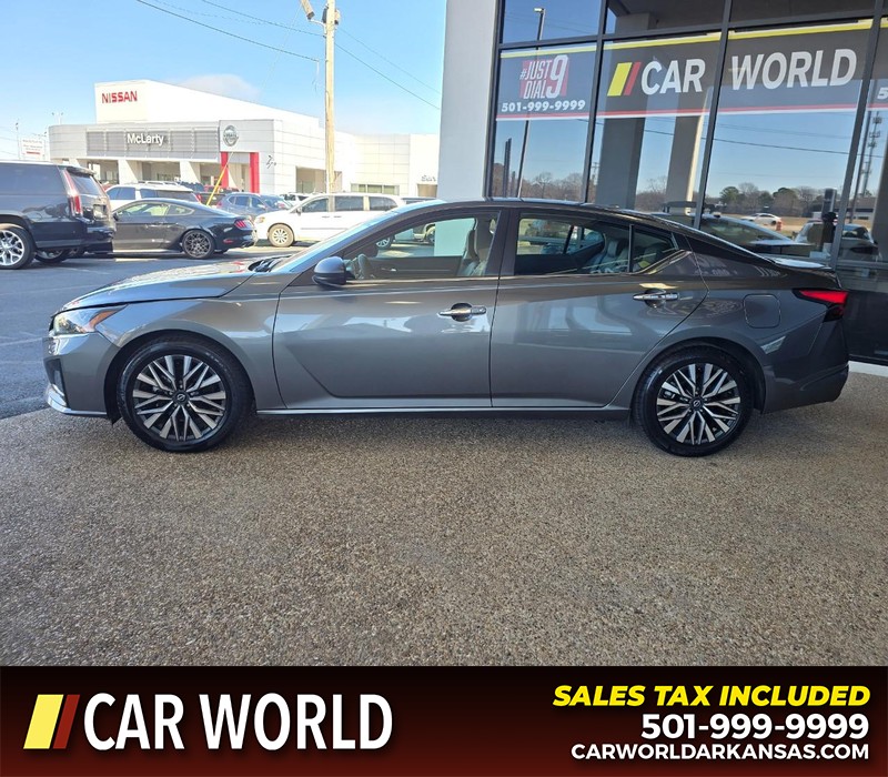 Nissan Altima Vehicle Full-screen Gallery Image 4