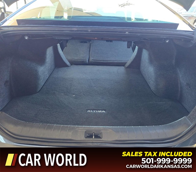 Nissan Altima Vehicle Full-screen Gallery Image 14