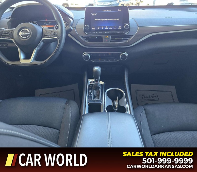 Nissan Altima Vehicle Full-screen Gallery Image 18