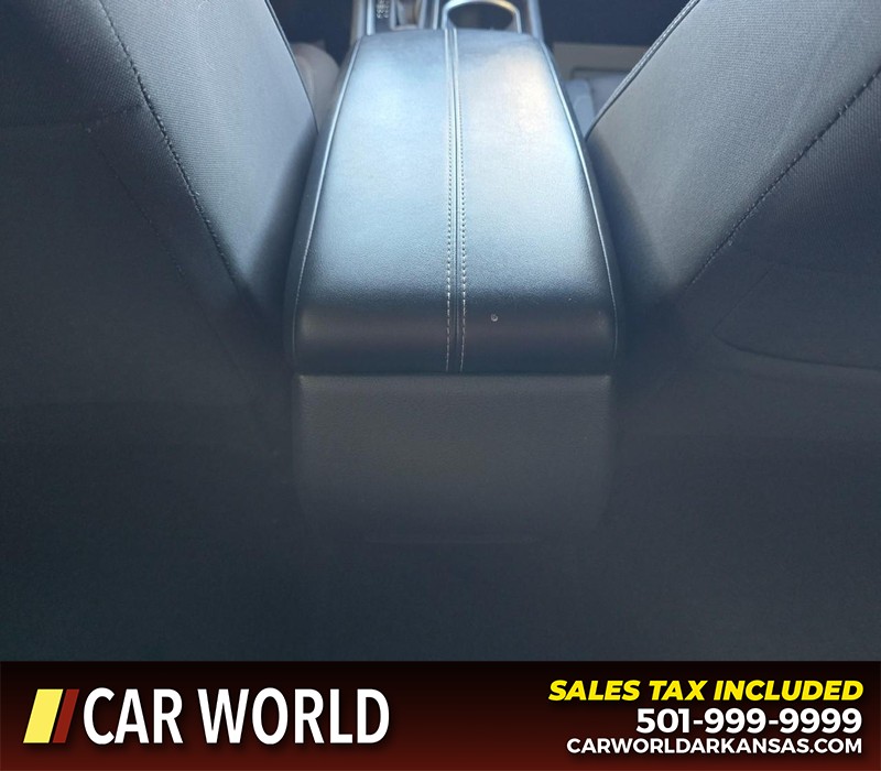 Nissan Altima Vehicle Full-screen Gallery Image 19