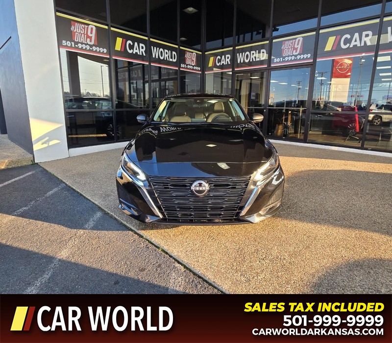 Nissan Altima Vehicle Full-screen Gallery Image 2