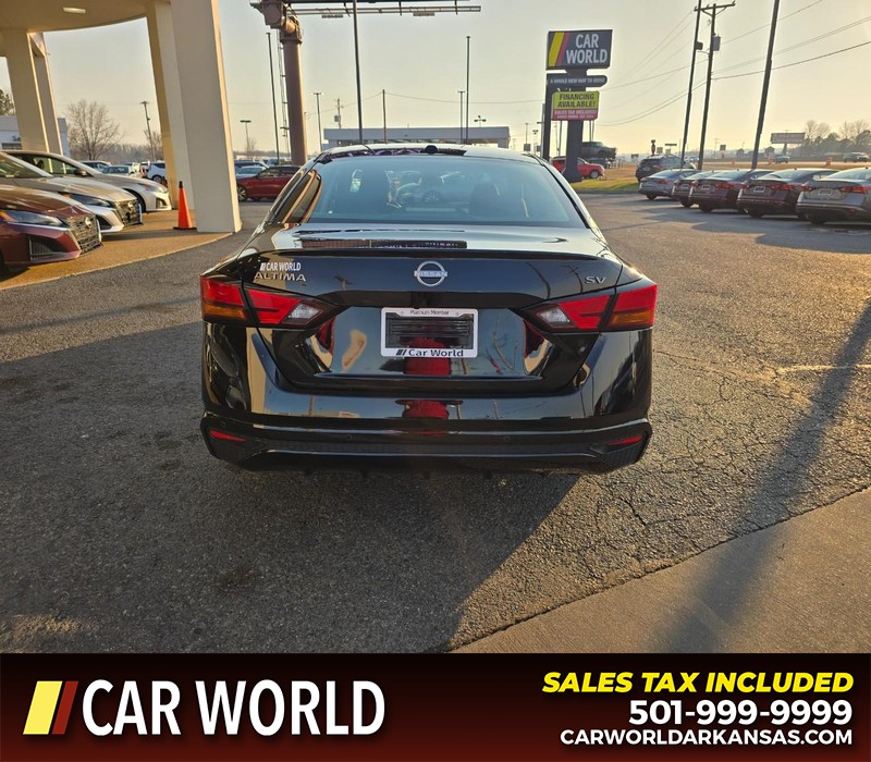 Nissan Altima Vehicle Full-screen Gallery Image 5