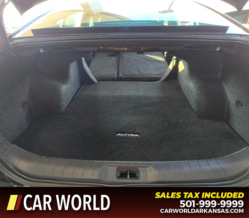 Nissan Altima Vehicle Full-screen Gallery Image 14