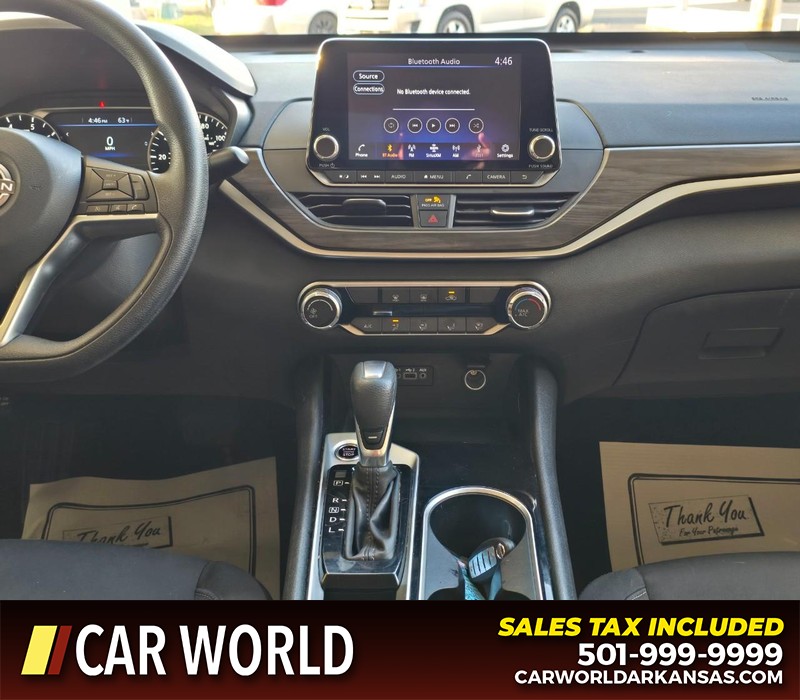 Nissan Altima Vehicle Full-screen Gallery Image 18