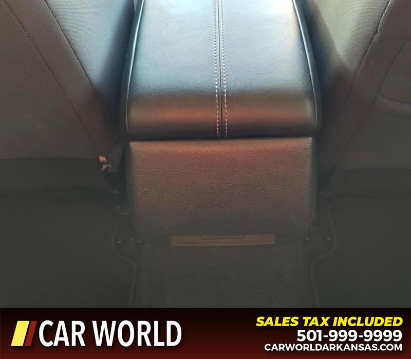 Nissan Altima Vehicle Full-screen Gallery Image 19