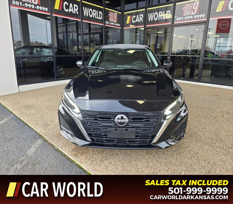 Nissan Altima Vehicle Full-screen Gallery Image 2