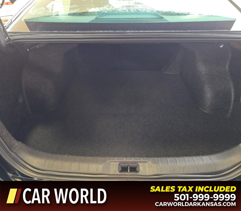 Nissan Altima Vehicle Full-screen Gallery Image 13