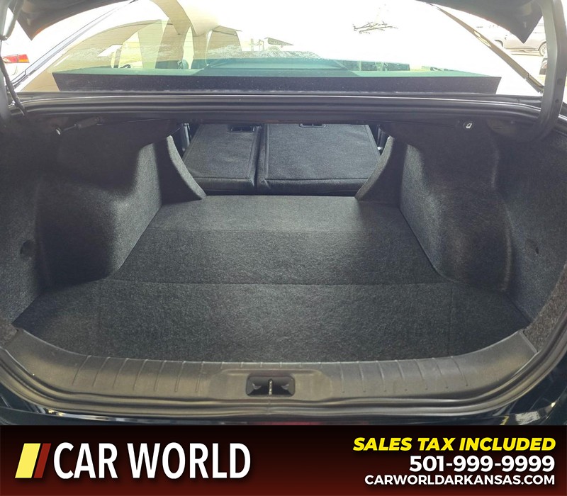 Nissan Altima Vehicle Full-screen Gallery Image 14