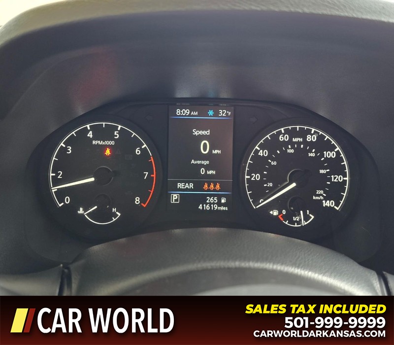 Nissan Altima Vehicle Full-screen Gallery Image 17