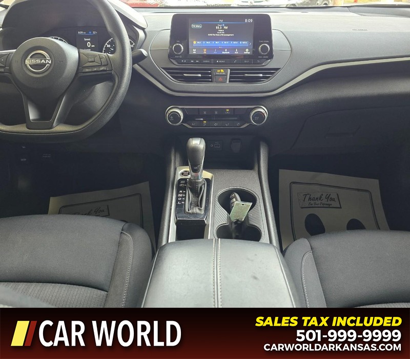 Nissan Altima Vehicle Full-screen Gallery Image 18