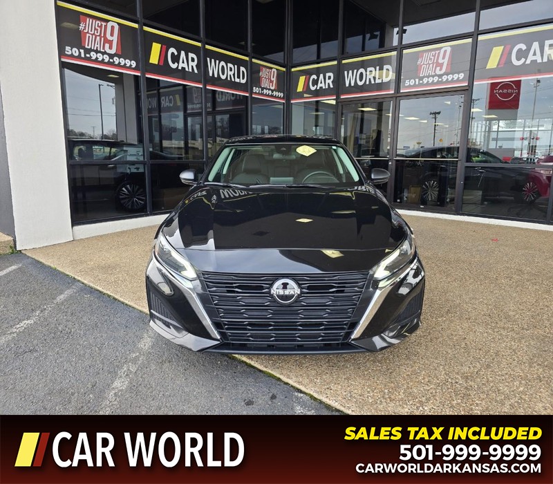 Nissan Altima Vehicle Full-screen Gallery Image 2