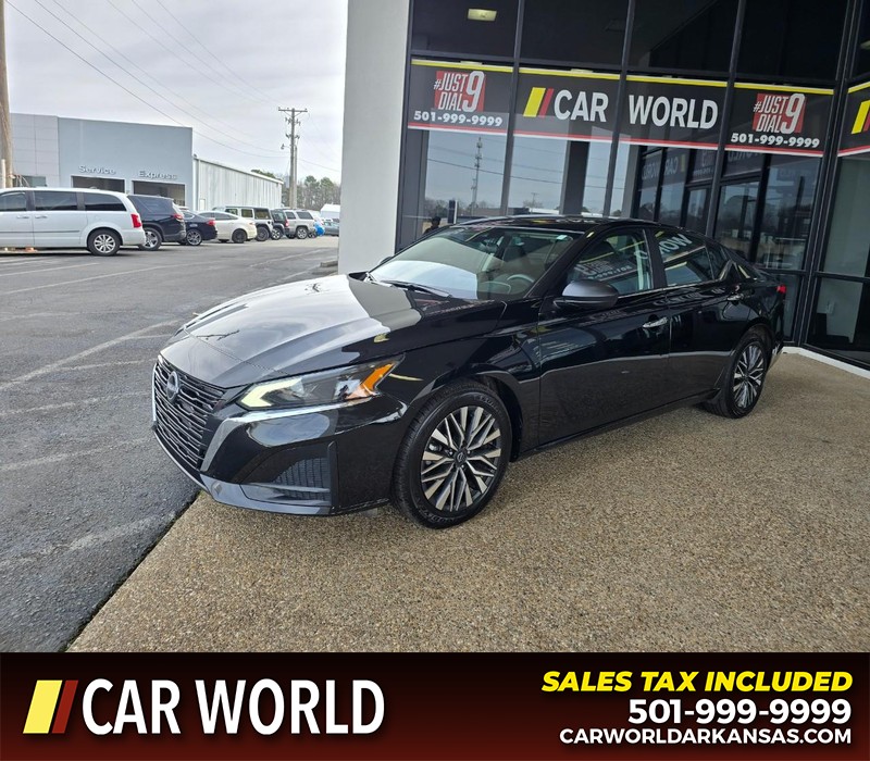 Nissan Altima Vehicle Full-screen Gallery Image 3