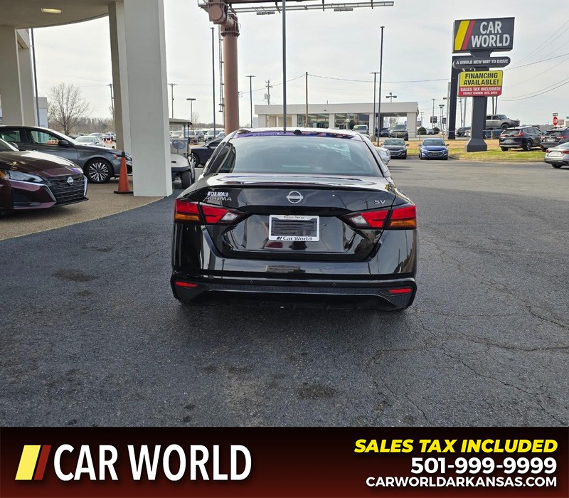 Nissan Altima Vehicle Full-screen Gallery Image 5