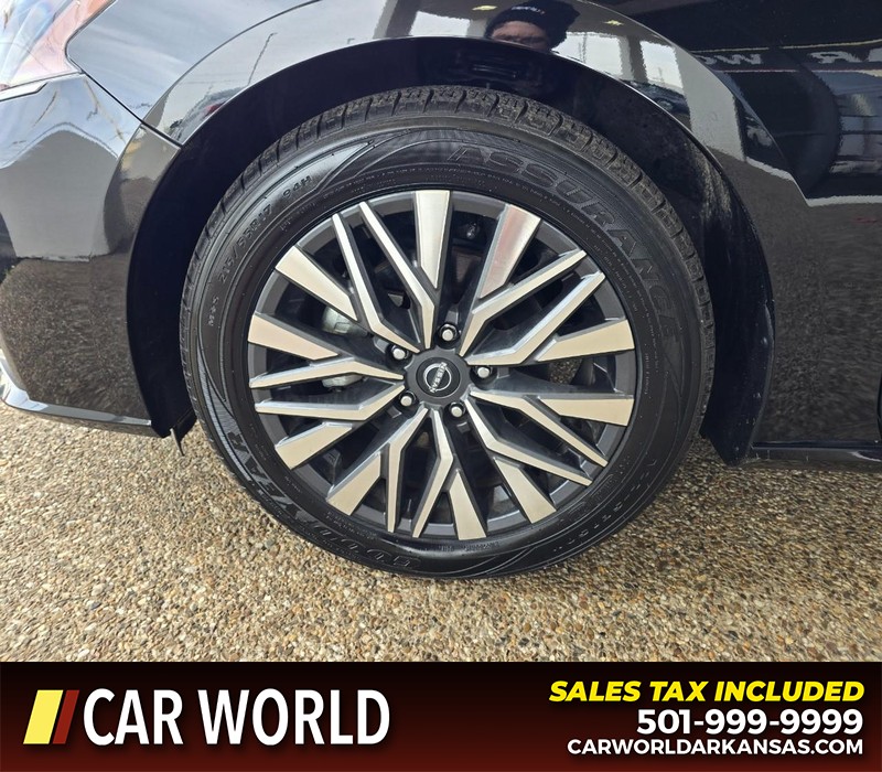 Nissan Altima Vehicle Full-screen Gallery Image 6