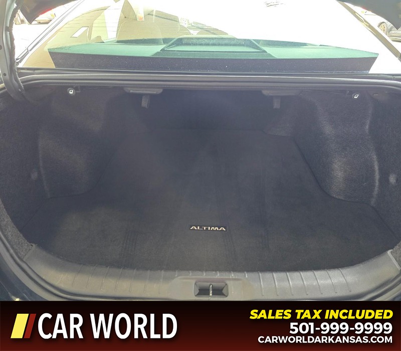 Nissan Altima Vehicle Full-screen Gallery Image 13