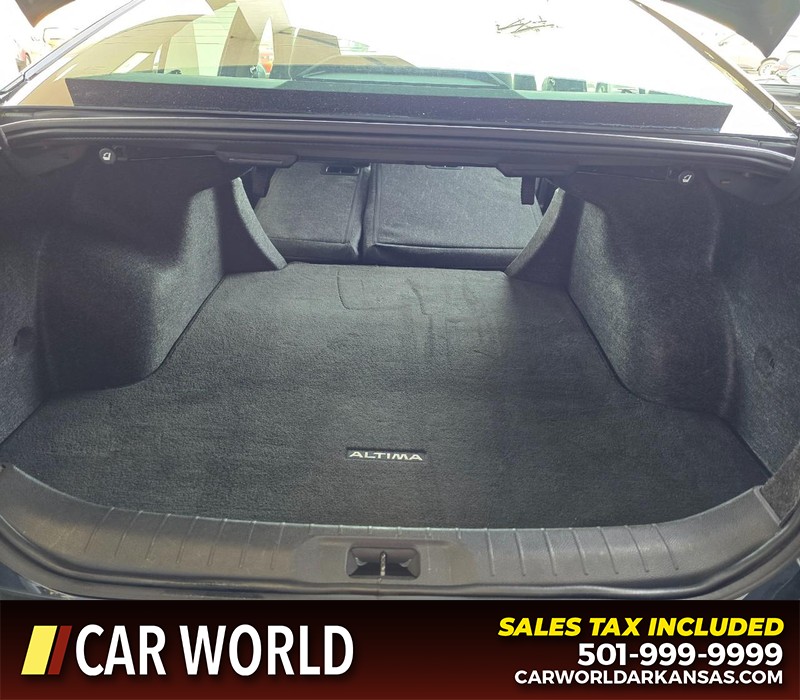 Nissan Altima Vehicle Full-screen Gallery Image 14