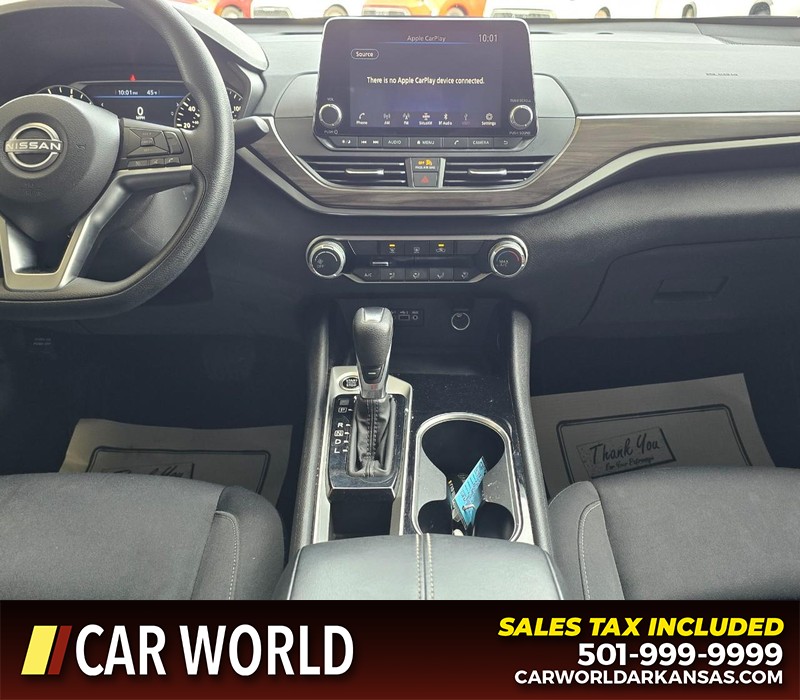 Nissan Altima Vehicle Full-screen Gallery Image 18