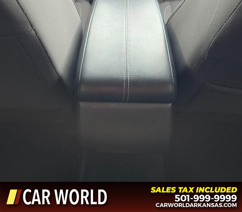 Nissan Altima Vehicle Full-screen Gallery Image 19