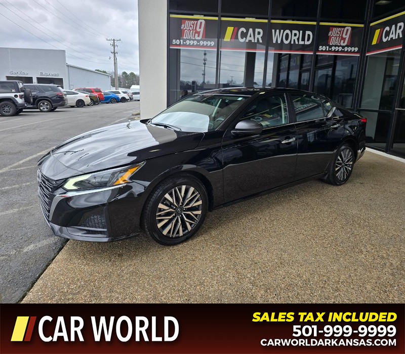 Nissan Altima Vehicle Full-screen Gallery Image 3