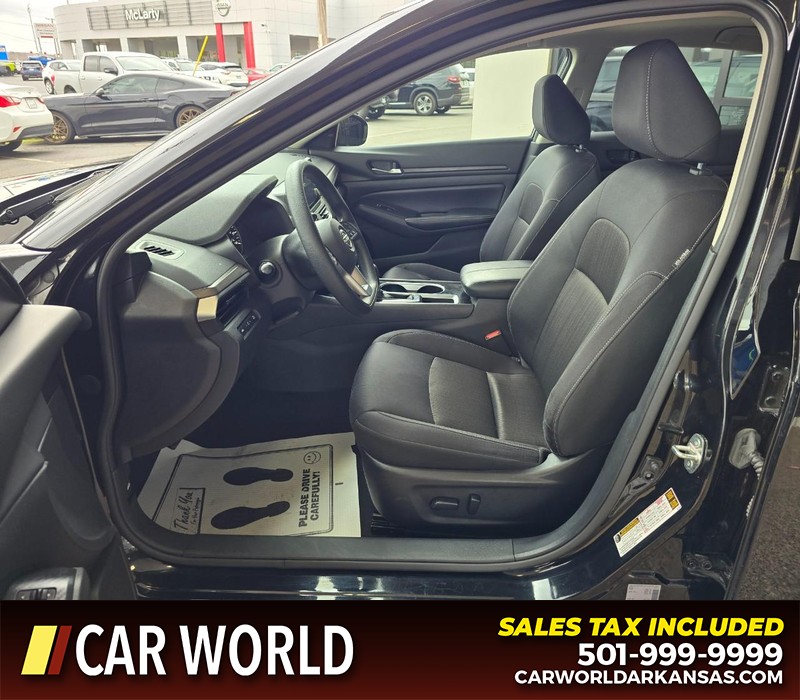 Nissan Altima Vehicle Full-screen Gallery Image 8