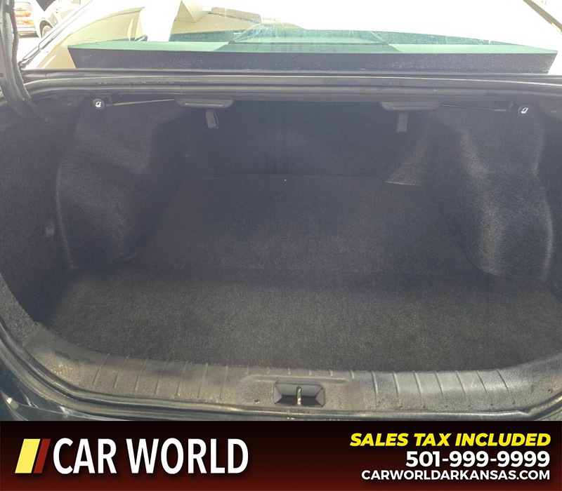 Nissan Altima Vehicle Full-screen Gallery Image 13