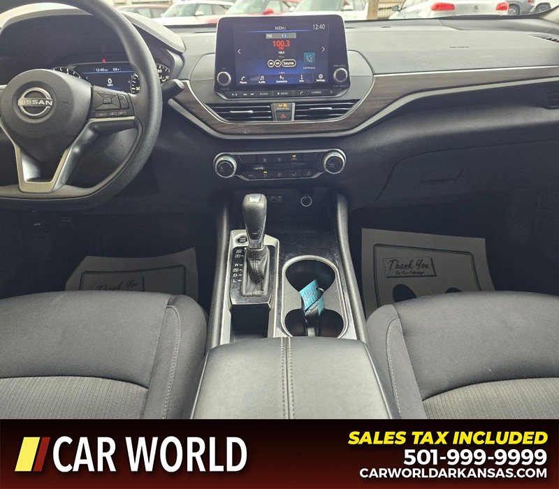 Nissan Altima Vehicle Full-screen Gallery Image 18